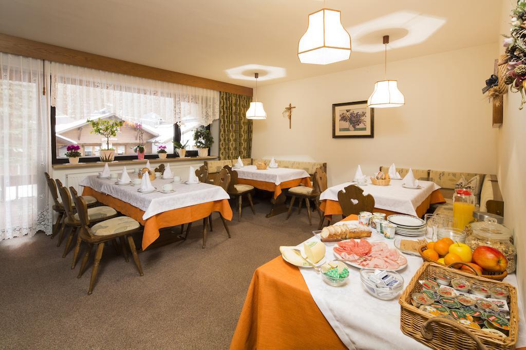 Ciasa Iris Hotel Colfosco Exterior photo